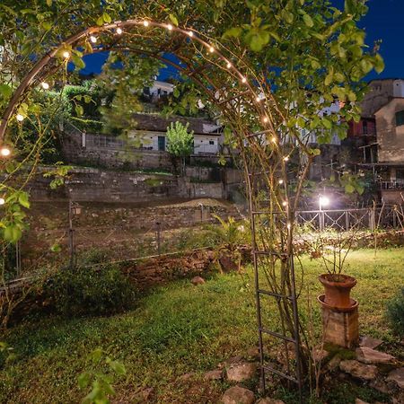 La Casa Delle Pietre Parlanti - Casa In Pietra Ai Piedi Del Parco Delle 5 Terre Bed & Breakfast Biassa Bagian luar foto