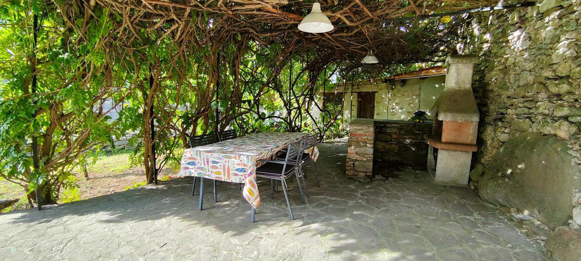 La Casa Delle Pietre Parlanti - Casa In Pietra Ai Piedi Del Parco Delle 5 Terre Bed & Breakfast Biassa Bagian luar foto