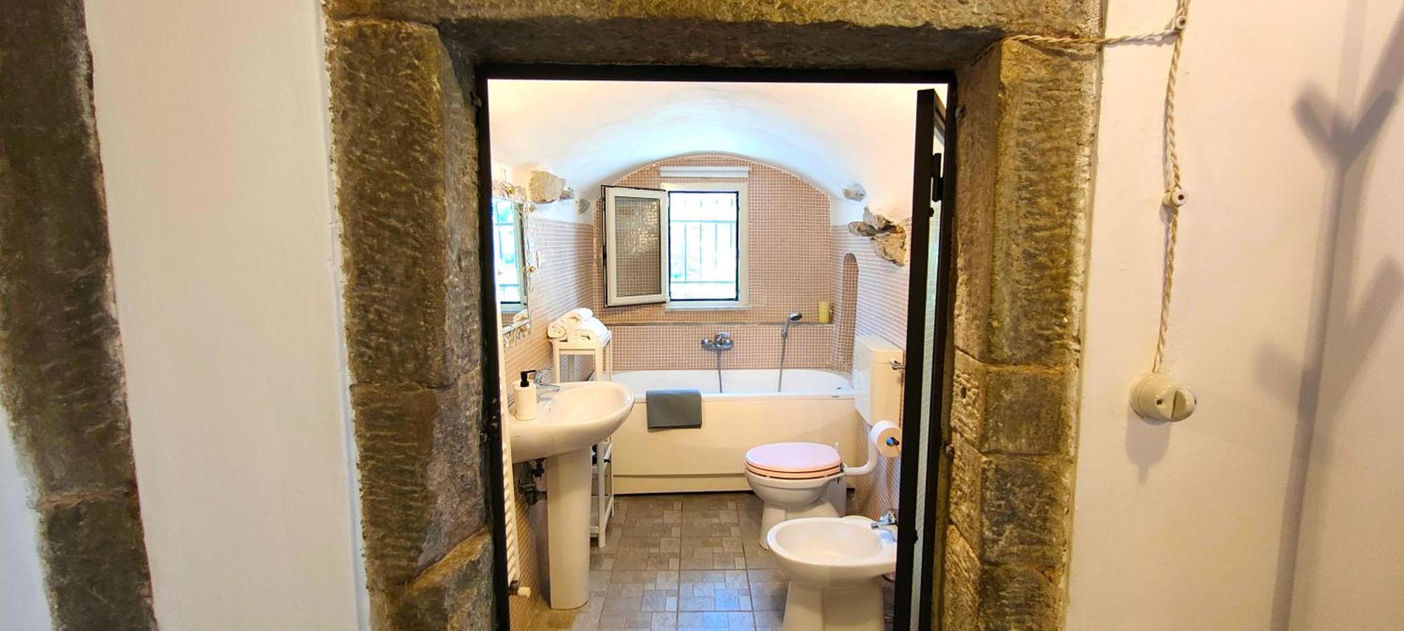 La Casa Delle Pietre Parlanti - Casa In Pietra Ai Piedi Del Parco Delle 5 Terre Bed & Breakfast Biassa Bagian luar foto