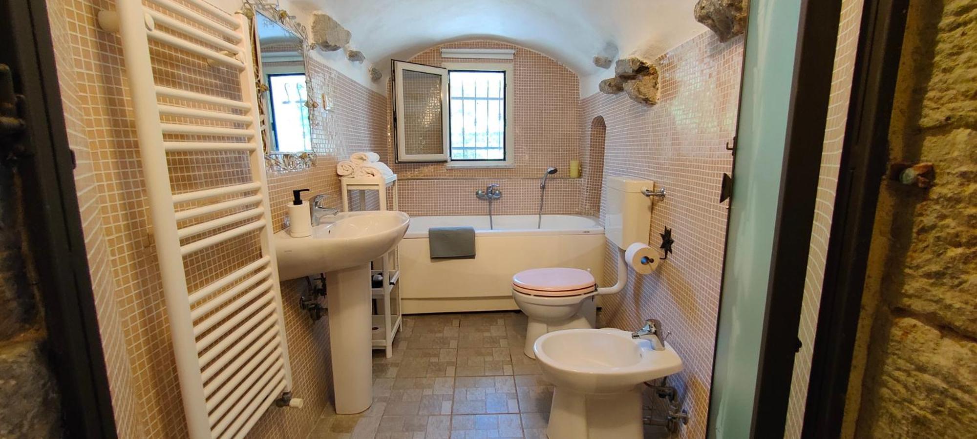 La Casa Delle Pietre Parlanti - Casa In Pietra Ai Piedi Del Parco Delle 5 Terre Bed & Breakfast Biassa Bagian luar foto
