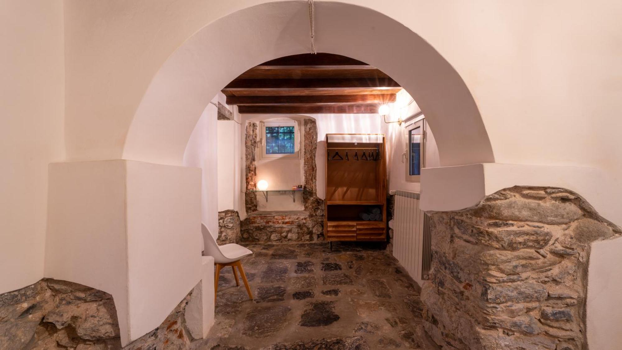 La Casa Delle Pietre Parlanti - Casa In Pietra Ai Piedi Del Parco Delle 5 Terre Bed & Breakfast Biassa Bagian luar foto