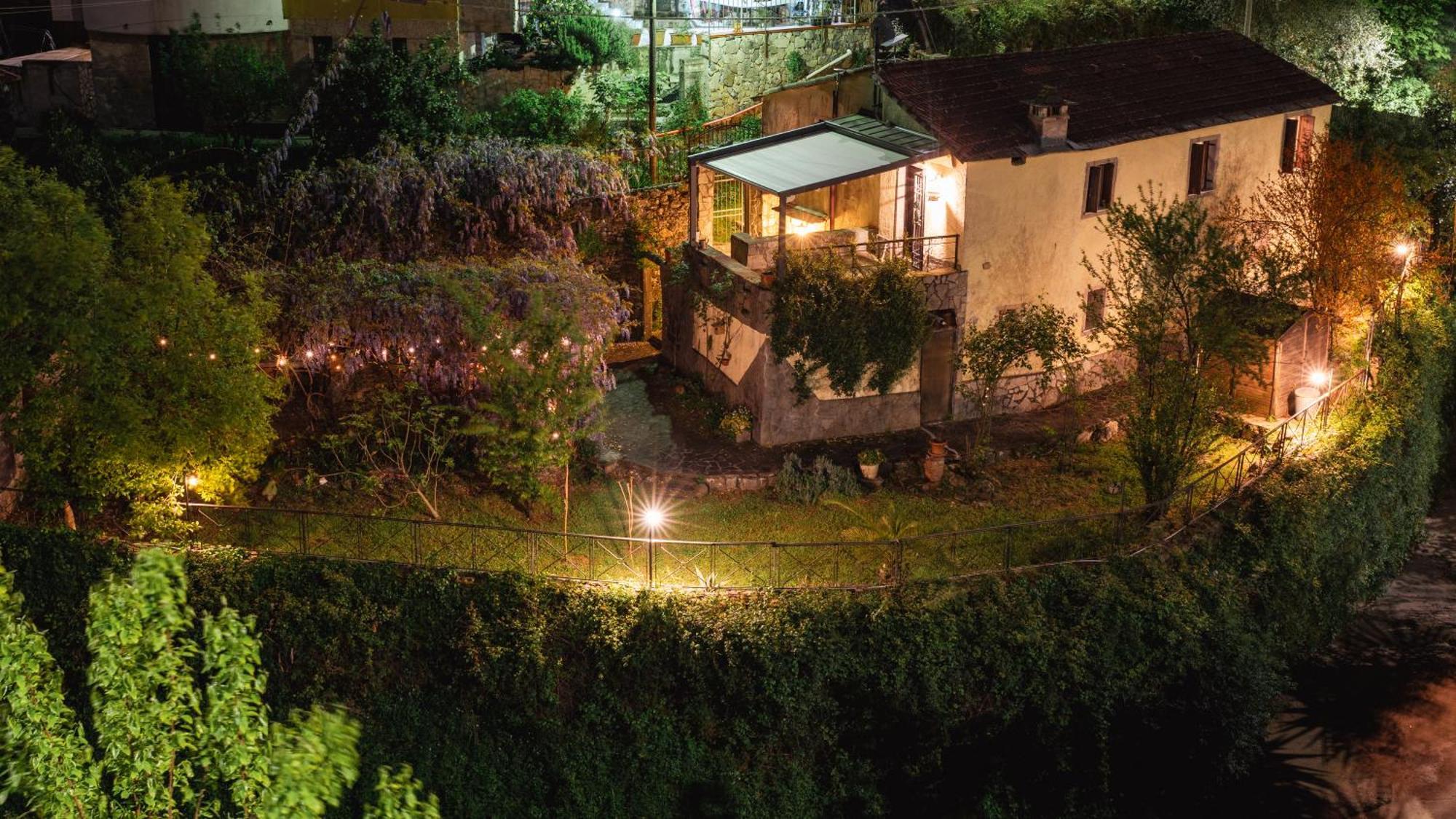 La Casa Delle Pietre Parlanti - Casa In Pietra Ai Piedi Del Parco Delle 5 Terre Bed & Breakfast Biassa Bagian luar foto