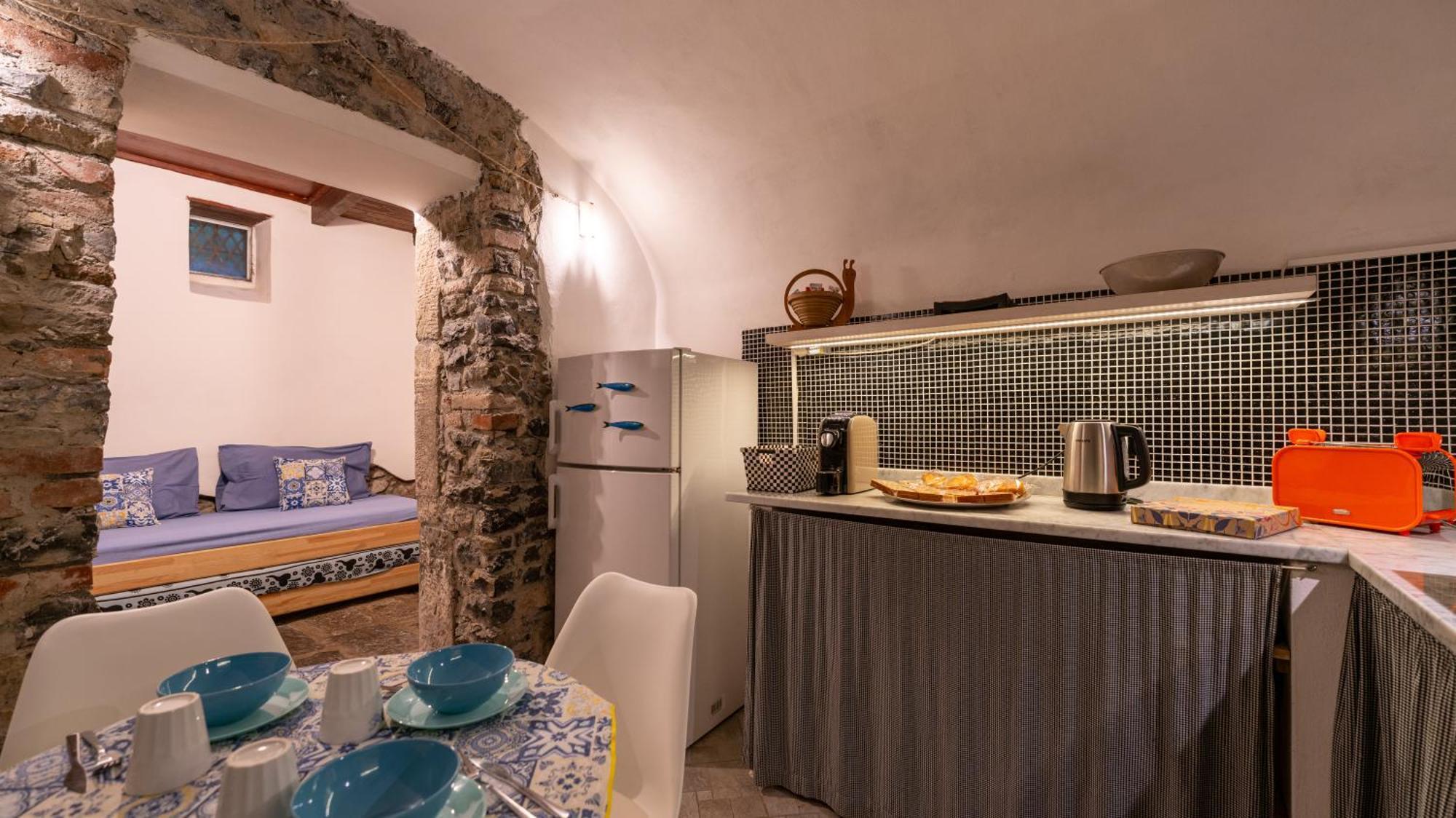 La Casa Delle Pietre Parlanti - Casa In Pietra Ai Piedi Del Parco Delle 5 Terre Bed & Breakfast Biassa Bagian luar foto