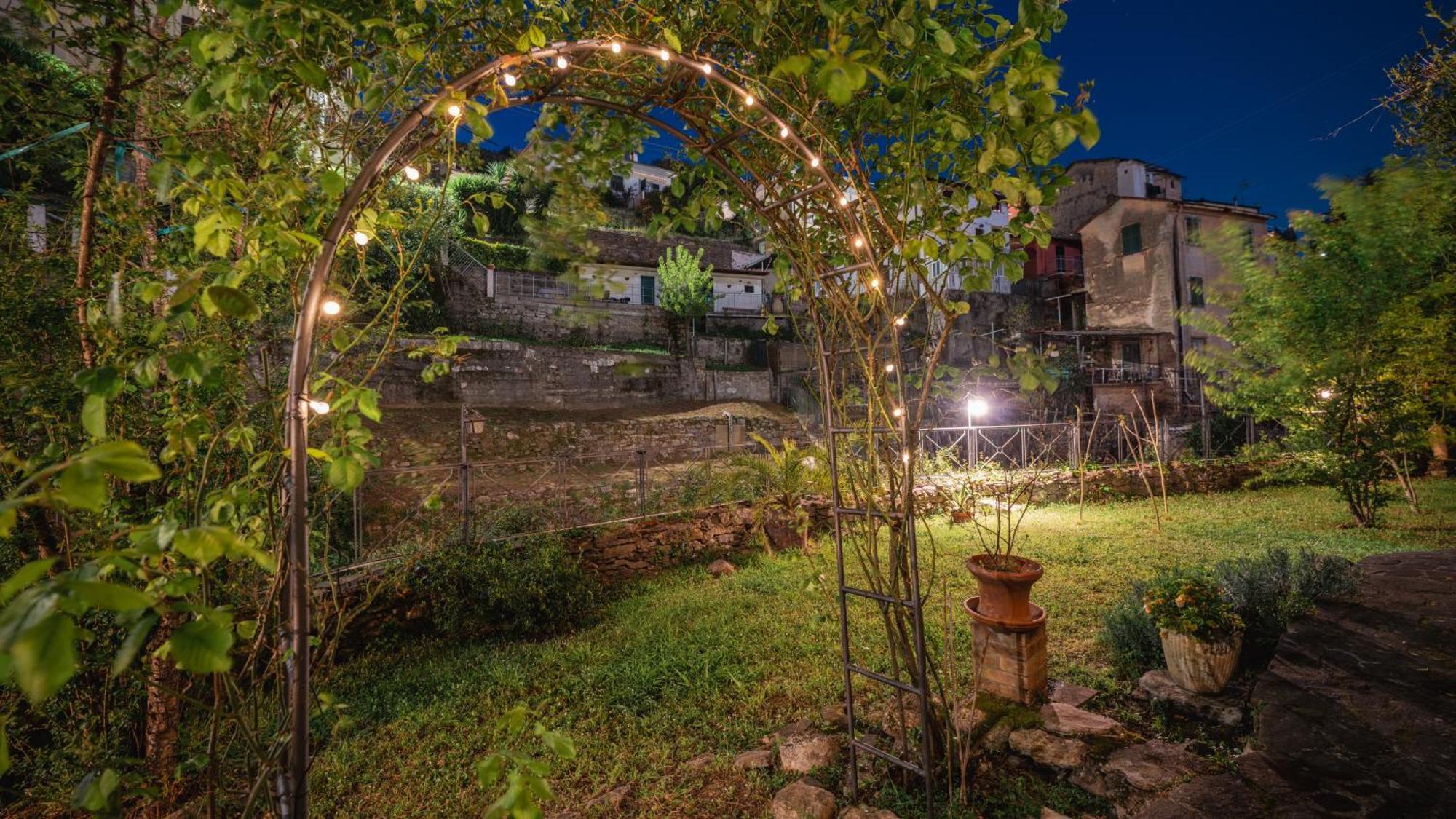 La Casa Delle Pietre Parlanti - Casa In Pietra Ai Piedi Del Parco Delle 5 Terre Bed & Breakfast Biassa Bagian luar foto