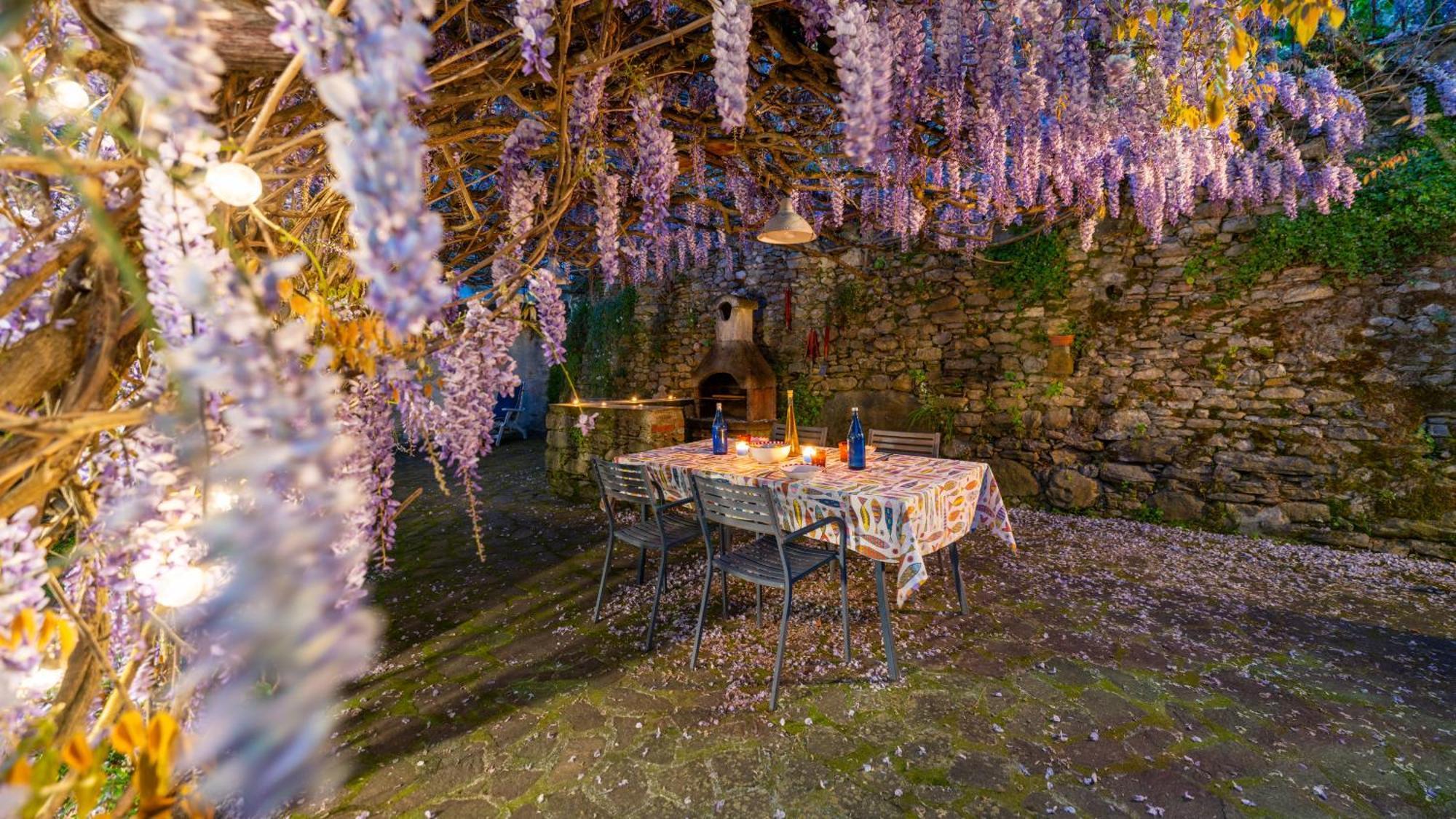 La Casa Delle Pietre Parlanti - Casa In Pietra Ai Piedi Del Parco Delle 5 Terre Bed & Breakfast Biassa Bagian luar foto